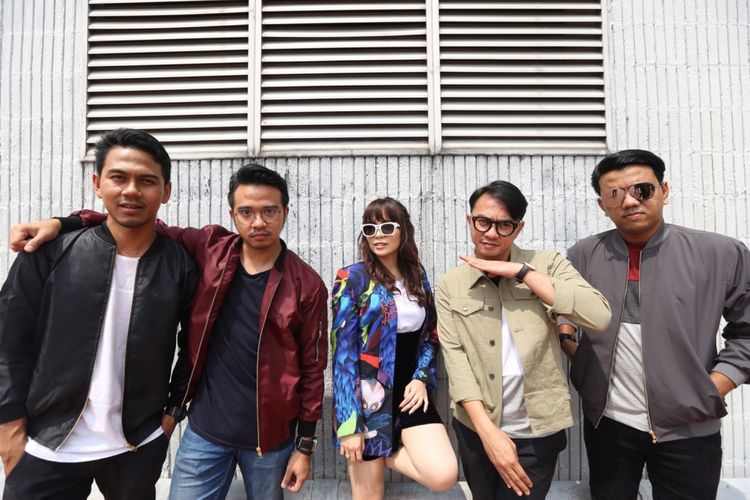 Grup band Geisha berpose usai wawancara di Kantor Kompas Gramedia, Palmerah Selatan, Jakarta (20/5/2017). Geisha berbagi cerita tentang single pertama mereka dengan judul ''Cinta Itu Kamu'' dari album terbarunya.