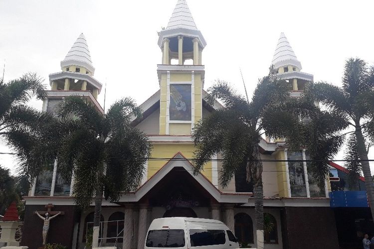 Gereja Masehi Injili di Minahasa (GMIM) Pniel Manembo-Nembo, Kelurahan Manembo-nembo, Kecamatan Matuari, Kota Bitung.