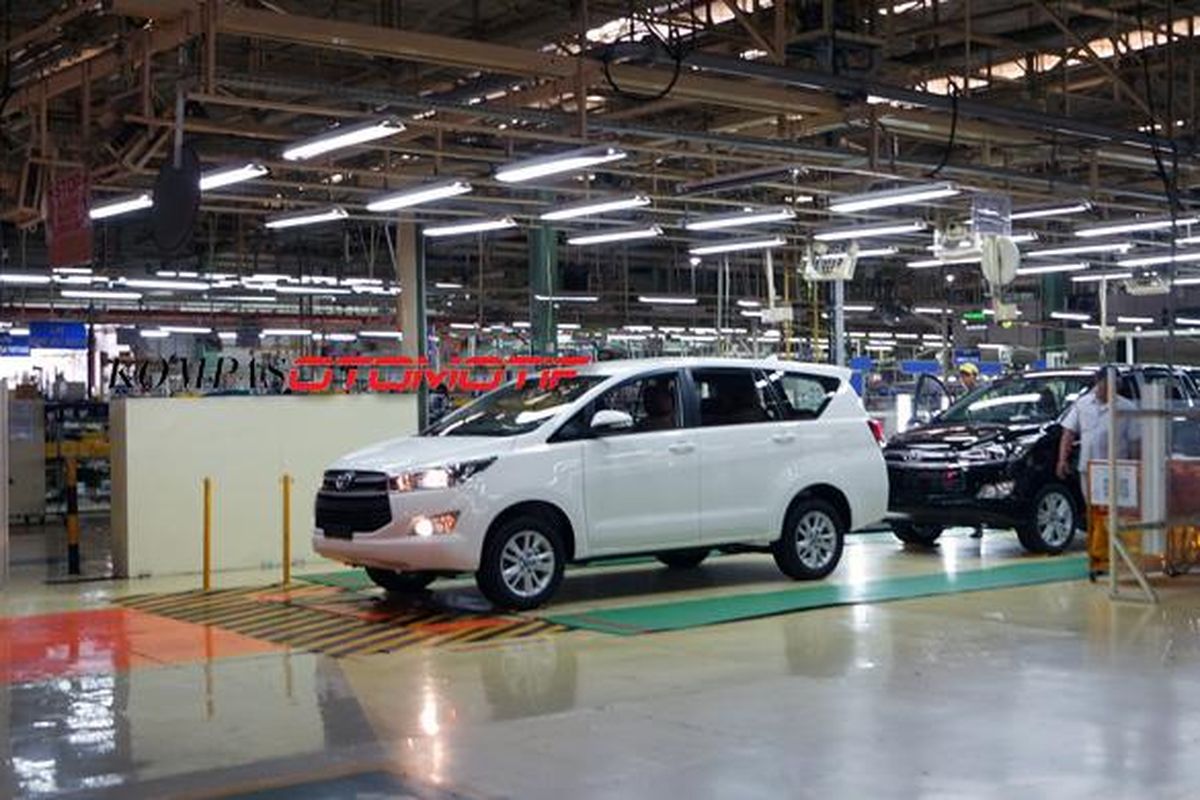 Toyota All-New Kijang Innova di pabrik Karawang Plant I milik Toyota Motor Manufacturing (TMMIN).