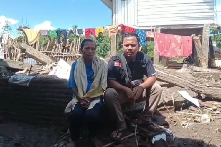 Darmi bercerita detik-detik banjir bandang yang merobohkan Rumahnya