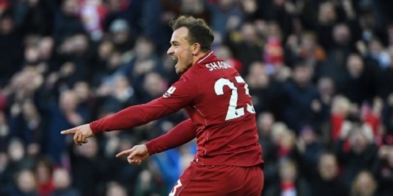 Xherdan Shaqiri merayakan gol Liverpool ke gawang Cardiff City pada pertandingan Liga Inggris di Anfield, 27 Oktober 2018. 