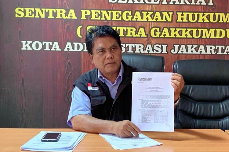Koordinator Divisi Hukum dan Penyelesaian Sengketa Bawaslu Kota Jakarta Selatan Andi Maulana saat ditemui wartawan di kantornya, Senin (11/3/2024).