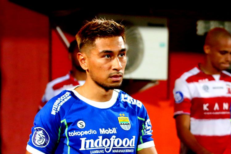 Pemain Persib Bandung Daisuke Sato sebelum pertandingan pekan ke-19 Liga 1 2022-2023 melawan Madura United yang berakhir dengan skor 0-1 di Stadion Gelora Ratu Pamelingan Pamekasan, Jumat (20/1/2023) malam.