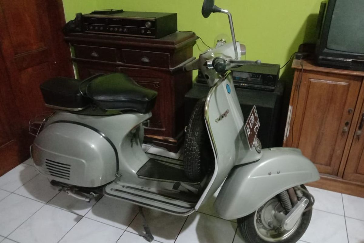 Vespa sprint tahun 1976 milik Kuncoro Atmojo yang ditawarkan Rp 100 juta