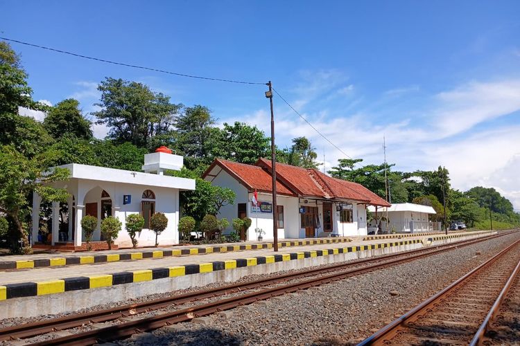 Nikmati View Laut dari Kereta, Stasiun Pinggir Pantai Ini Aktif Lagi Mulai 27 April 2026