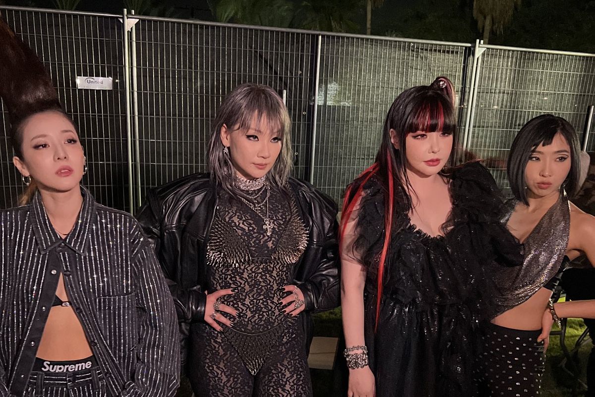 2NE1 suguhkan penampilan kejutan di Coachella 2022, Amerika Serikat, Minggu (17/4/2022).