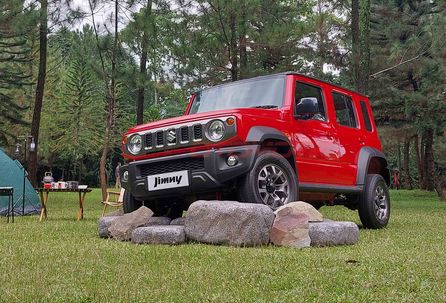 Suzuki Jimny 5 Pintu Meluncur di IIMS 2024