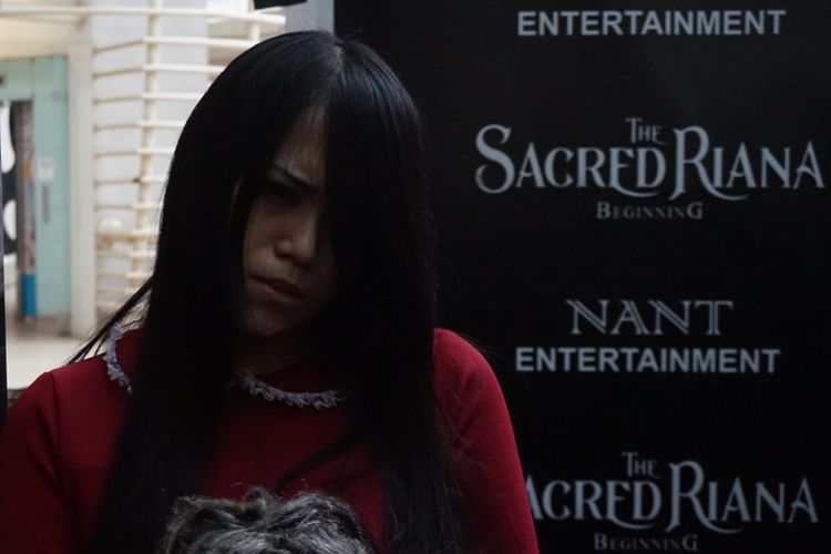 Pesulap The Sacred Riana saat ditemui dalam jumpa pers film The Sacred Riana Beginning di kawasan Epicentrum, Jakarta Selatan, Senin (17/9/2018). 