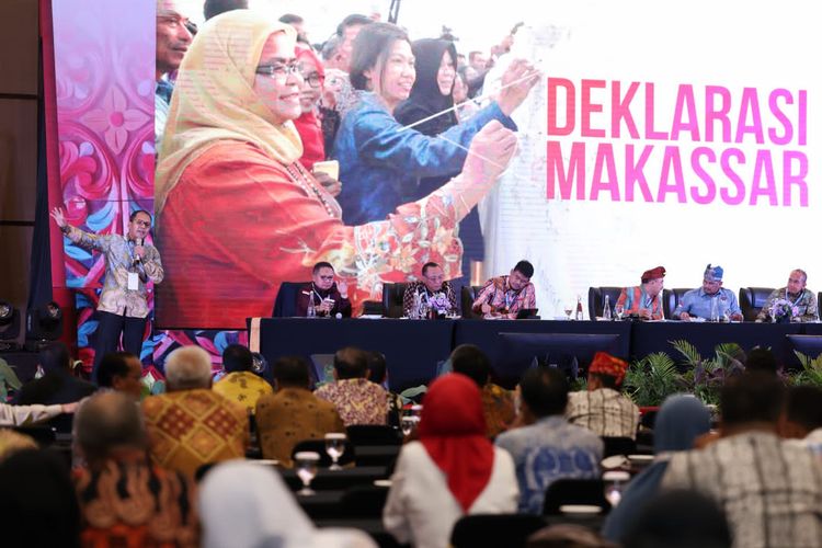 Kota Makassar terpilih menjadi tuan rumah Rakernas Apeksi XVI dalam Rapat Pleno III, di Hotel Tuntrum, Padang, Sulawesi Barat, Selasa (9/8/2022).
