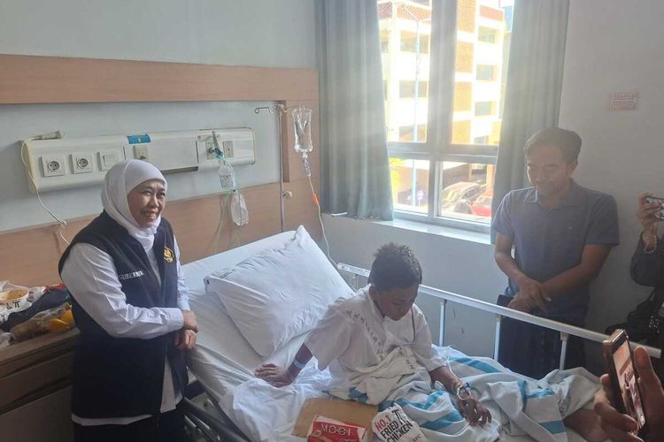 Gubernur Jawa Timur, Khofifah Indar Parawansa, mengunjungi Alfatih di RSUD Notopuro Sidoarjo, Kamis (2/10/2025).