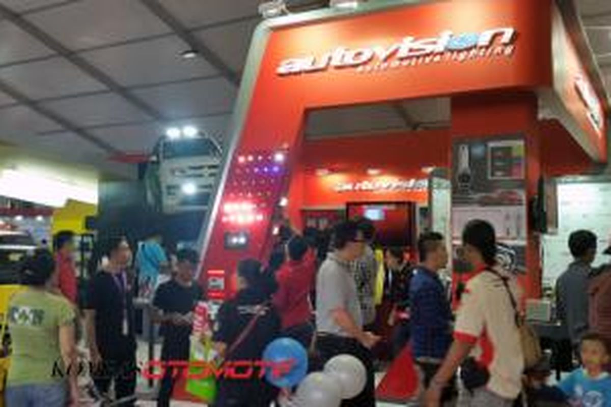 Stan Autovision pada IIMS 2014.