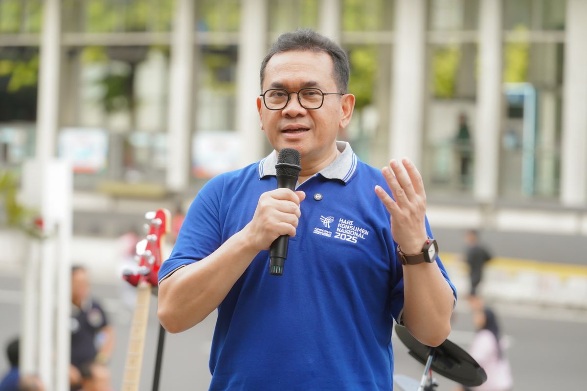 Menteri Perdagangan (Mendag) Budi Santoso atau Busan dalam kegiatan Aksi Konsumen Cerdas Indonesia di Anjungan Sarinah, Jakarta, Minggu (20/4/2024). 
