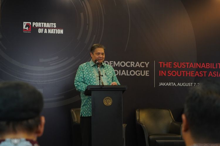 Menteri Koordinator (Menko) Bidang Perekonomian Airlangga Hartarto dalam acara Democracy Dialogue yang diselenggarakan oleh The Jakarta Post, Senin (7/8/2023).