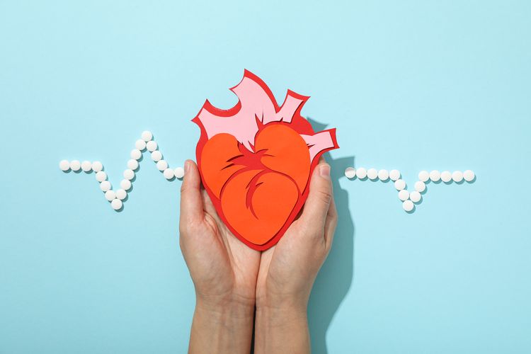 Tertawa dipercaya bisa bantu jaga kesehatan jantung karena mengurangi stres. Benarkah? Simak penjelasan dokter berikut ini.