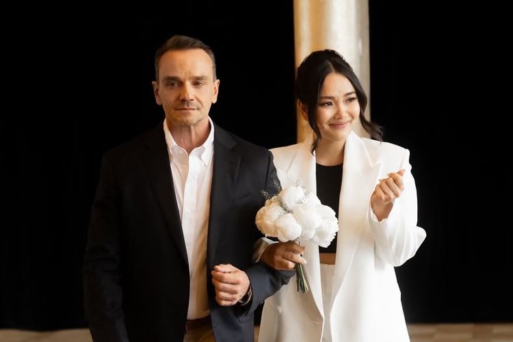 Pesta Pernikahan Intim dan Simpel Kakak Alyssa Daguise di Prancis 