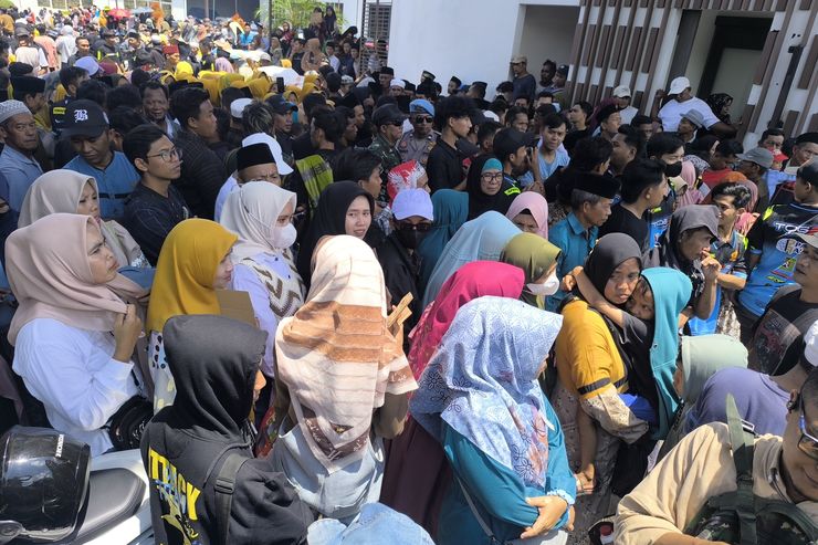 Pulang ke Pamekasan usai Diperiksa KPK, Haji Her Disambut Ribuan Petani Tembakau