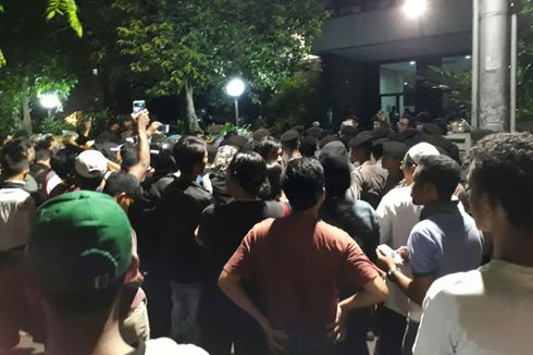 Sejumlah Orang Berunjuk Rasa di LBH Jakarta, Tuding Ada Kegiatan PKI