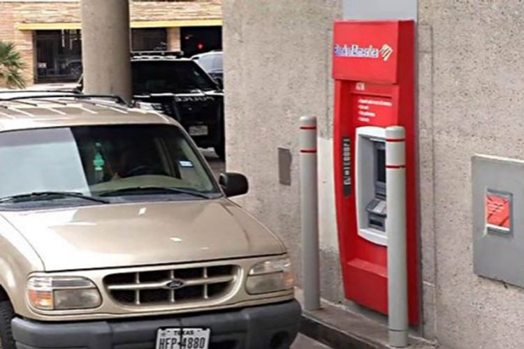 ATM di lokasi kejadian di Corpus Christi, Texas.