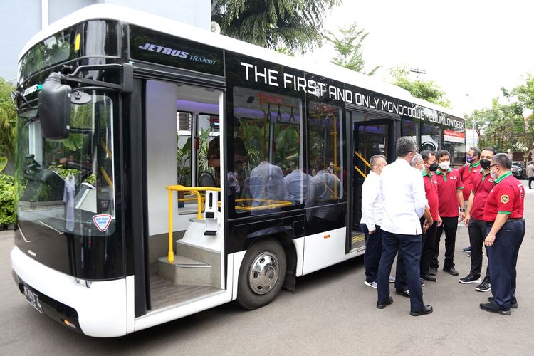 Peluncuran Teman Bus melalui Program Buy The Service (BTS) pada Trans Semanggi Suroboyo di Balai Kota Surabaya, Rabu (29/12/2021).