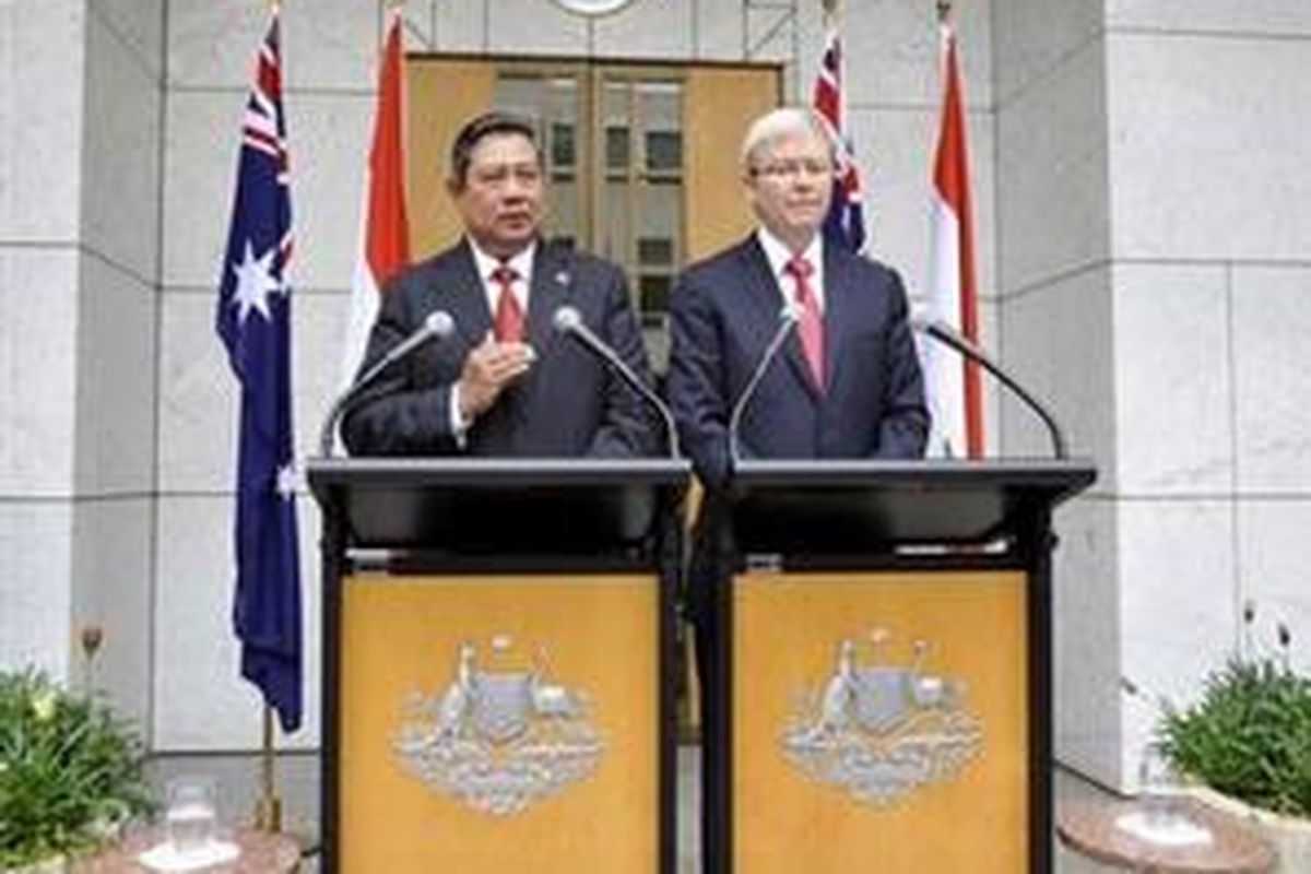 Indonesian President Susilo Bambang Yudhoyono, left, speaks during a press conference with Australian Prime Minister Kevin Rudd at Parliament House in Canberra, Australia, Wednesday, March 10, 2010.