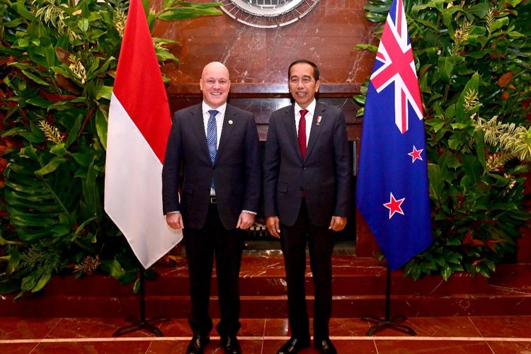 Presiden Joko Widodo saat bertemu dengan Perdana Menteri (PM) Selandia Baru, Christopher Luxon, di Hotel Park Hyatt, Melbourne, Australia pada Selasa (5/3/2024).