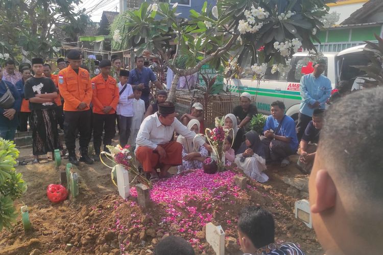 Jenazah Adam Korban KM Virgo Dimakamkan di Kudus, Almarhum Dikenal Ramah dan Suka Membantu