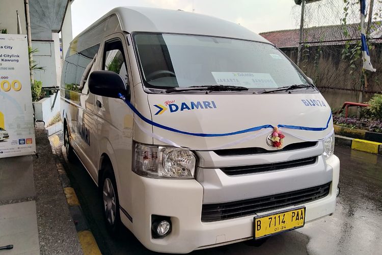 Armada bus DAMRI trayek Jakarta (Kalibata City) - Bandung (Festival Citylink).