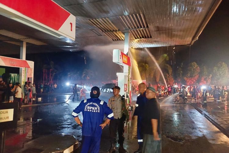 Toyota Calya Terbakar Saat Isi Pertalite di SPBU Sambas, Pengemudi Luka Bakar