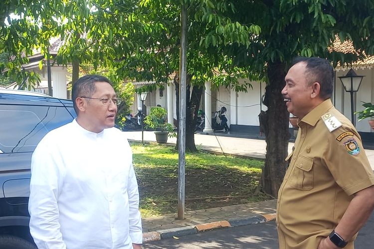 Mantan Ketua umum DPP Partai Demokrat Anas Urbaningrum berkunjung di Kabupaten Purworejo Jawa Tengah. 