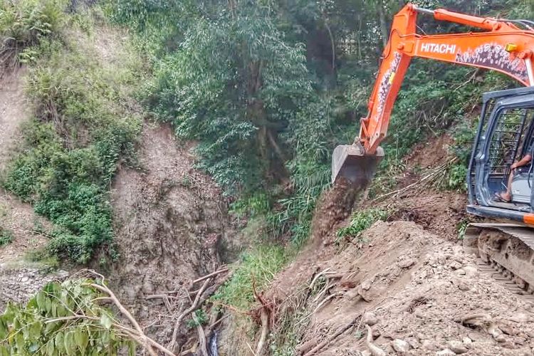 Petani Kesusahan Angkut Hasil Panen, Jalan Perkebunan Bener Meriah Mulai Diperbaiki