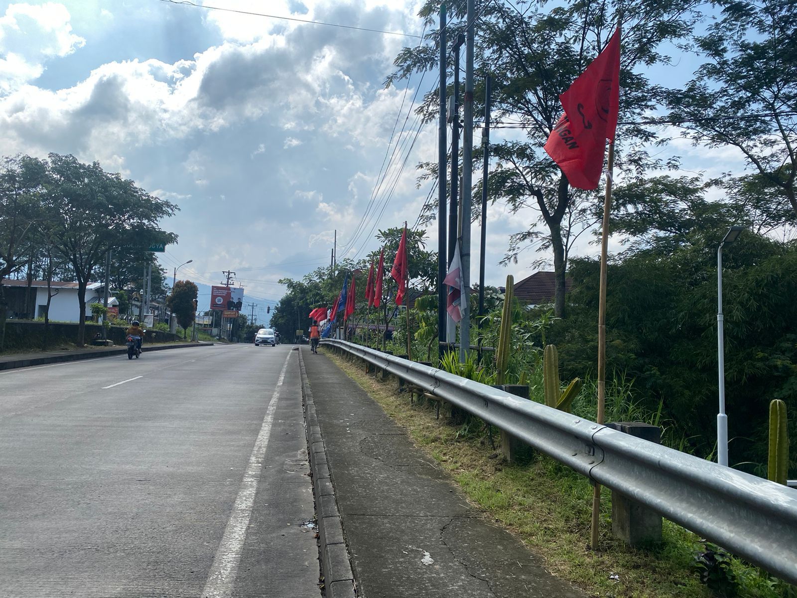 Puluhan Bendera PDI-P di Kabupaten Semarang Dirusak OTK dengan Senjata Tajam