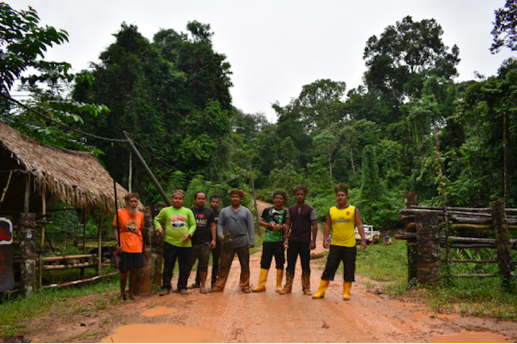 Blokade Gua Musang oleh warga setempat di Malaysia.