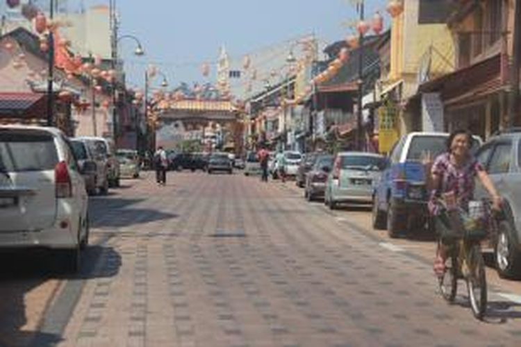 Kampung Tionghoa yang terletak di Jalan Bandar, Kuala Terengganu, Malaysia. 