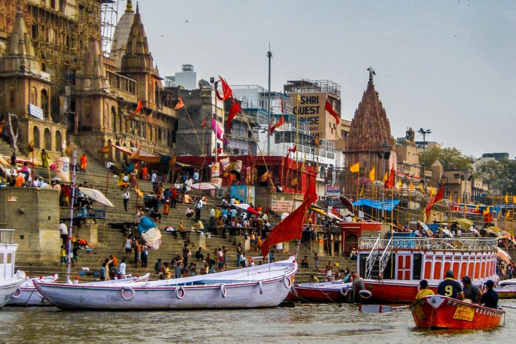 Ilustrasi kota Varanasi, India. Salah satu kota tertua di dunia.