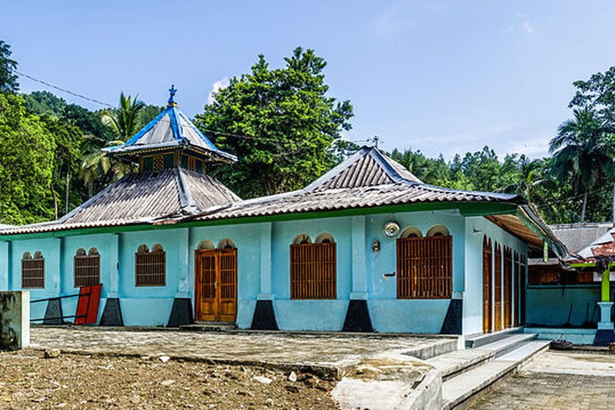 Masjid Saka Tunggal di Banyumas, merupakan masjid tertua di Indonesia