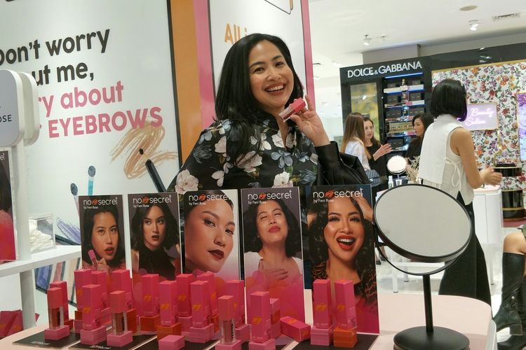 Pembawa acara Feni Rose dalam jumpa pers Beautyparty.id x Seibu di Seibu Grand Indonesia, Jakarta Pusat, Rabu (29/1/2019).