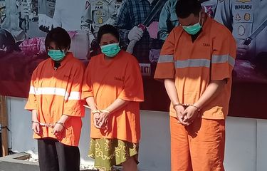 Ibu, Anak, dan Pacar Putrinya Bersekongkol Lakukan Penipuan Tiket ...