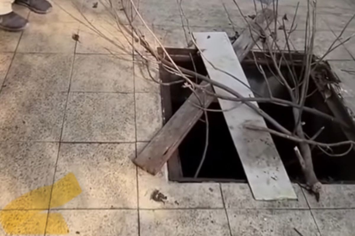 Penutup saluran air yang hilang, Sabtu (24/5/2025).