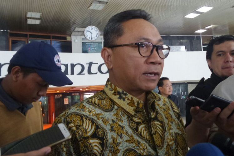 Ketua MPR RI Zulkifli Hasan di Kompleks Parlemen, Senayan, Jakarta, Selasa (4/7/2017).