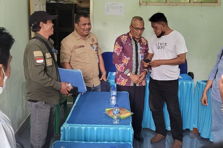 Sejumlah orang tua murid melakukan protes di kantor cabang Disdikbud Kaltara di Nunukan. Mereka mempertanyakan adanya puluhan pelajar yang tidak terakomodir dalam aplikasi PPDB Kaltara 2022