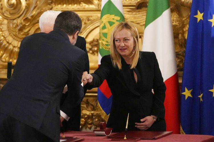 PM Italia Kritik Macron karena Undang Zelensky ke Paris