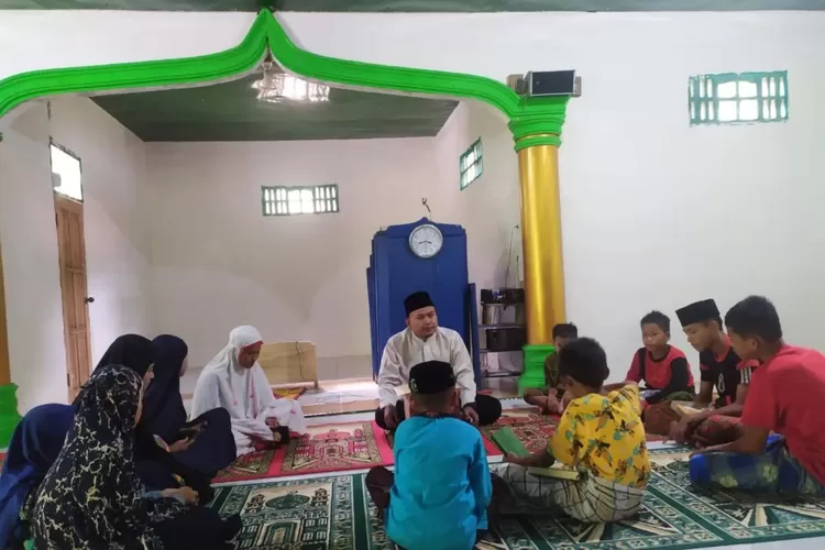 Seorang dai yang dikirimkan ke wilayah tertinggal, terdepan, dan terluar (3T) pada Ramadhan 2025. 