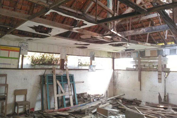Kondisi bangunan Sekolah Dasar Negeri (SDN) 2 Kemiri, Kecamatan Gubug, Kabupaten Grobogan, Jawa Tengah‎ rusak parah, Senin (2/4/2018).‎