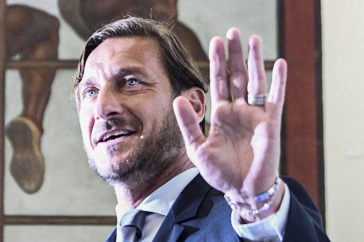 Francesco Totti gelar jumpa pers di Kantor Komite Olahraga Italia terkait putusannya meninggalkan AS Roma, 16 Juni 2019. 
