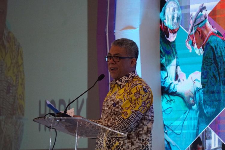 Sekjen Kemenkes RI Oscar Primadi meluncurkan 6 inovasi bidang kesehatan di pembukaan Pameran Pembangunan Kesehatan dan Produksi Alat Kesehatan Dalam Negeri dalam rangka Hari Kesehatan Nasional Ke-55 Tahun 2019.