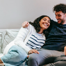 Mengungkap 5 Reaksi Tubuh saat Cuddling dengan Pasangan