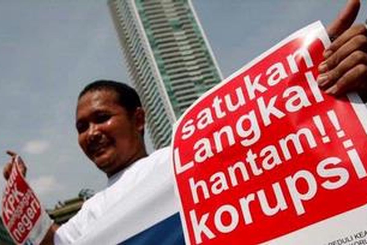 Aksi facebookers mendukung Komisi Pemberantasan Korupsi (KPK) digelar di Bundaran Hotel Indonesia, Jakarta, Minggu (8/11/2009). Mereka menuntut koruptor di Indonesia segera diadili.