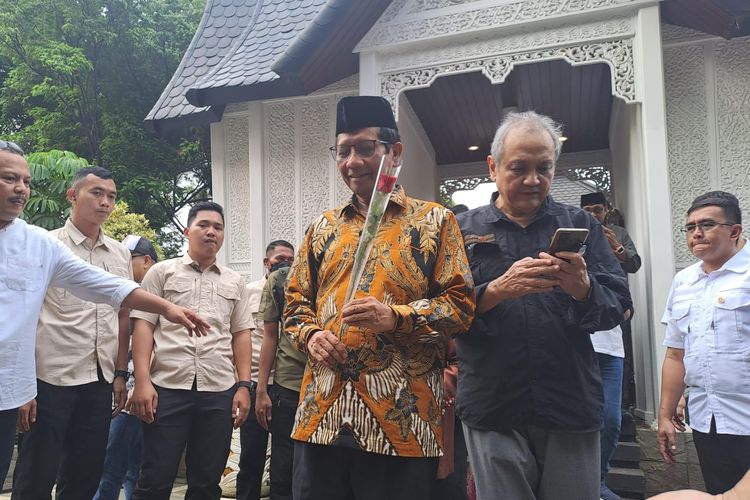 Cawapres nomor urut 3 Mahfud MD saat ditemui di Tanah Kusir, Jakarta Selatan, Selasa (2/1/2024). 