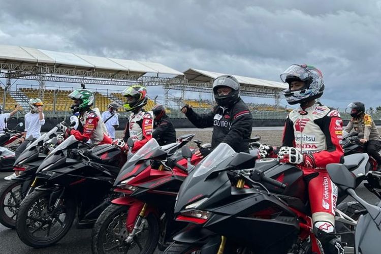 Resmikan Jalan Bypass BIL-Mandalika dan Sirkuit Mandalika, Presiden Jokowi Jajal Kelilingi Sirkuit Satu Putaran 