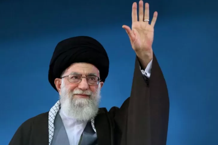 Ayatollah Ali Khamenei adalah pemimpin tertinggi di Iran.